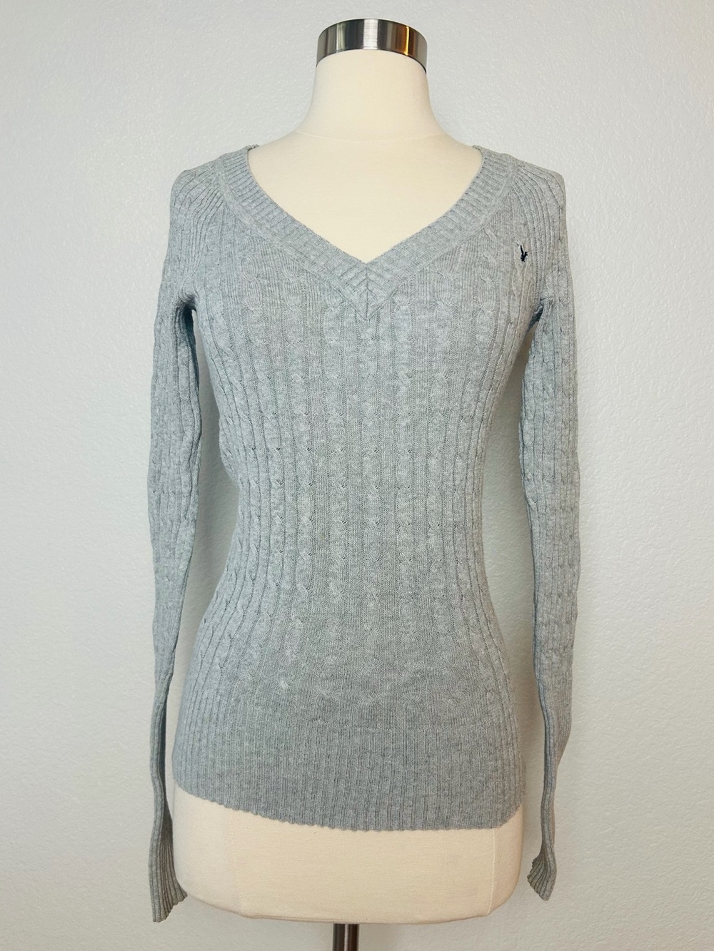American Eagle Outfitters V-Neck Sweater Women's XS/ 1P Heather Gray Cable Knit